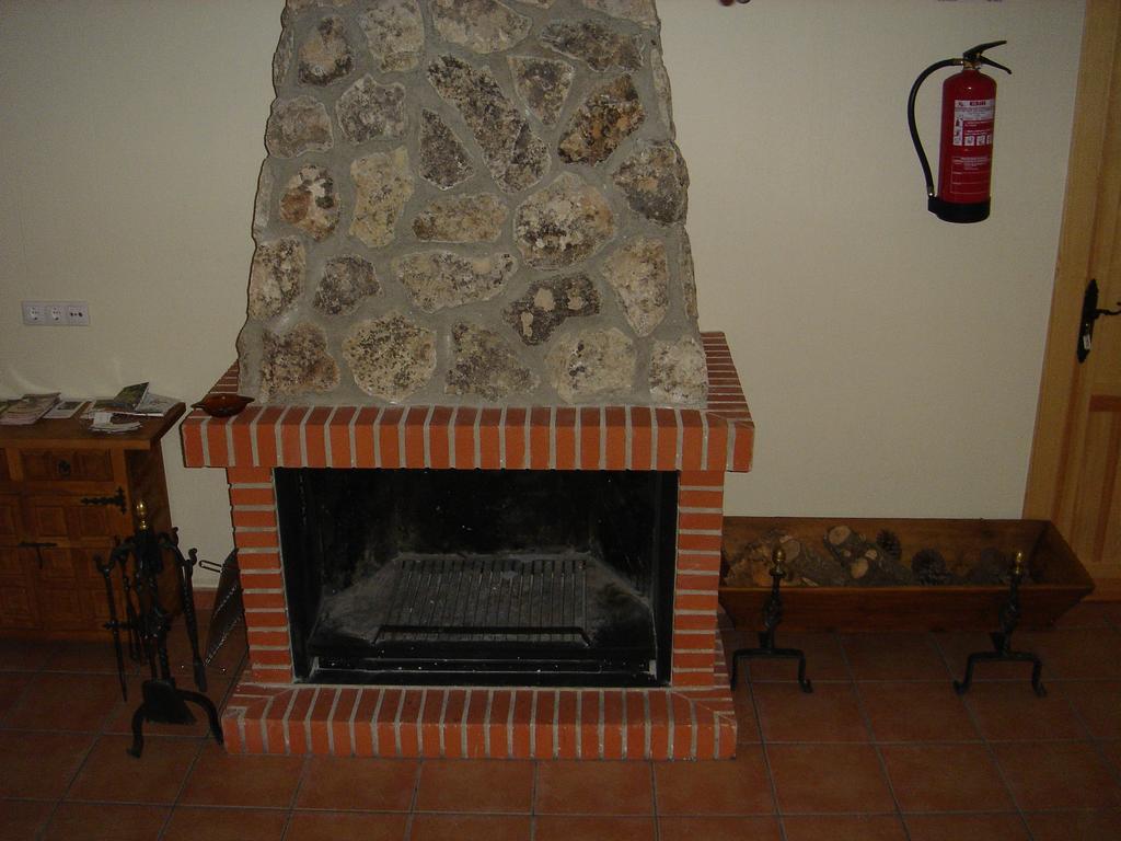 Apartamentos Serrano Ribatajada Екстер'єр фото