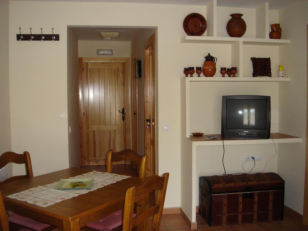 Apartamentos Serrano Ribatajada Екстер'єр фото